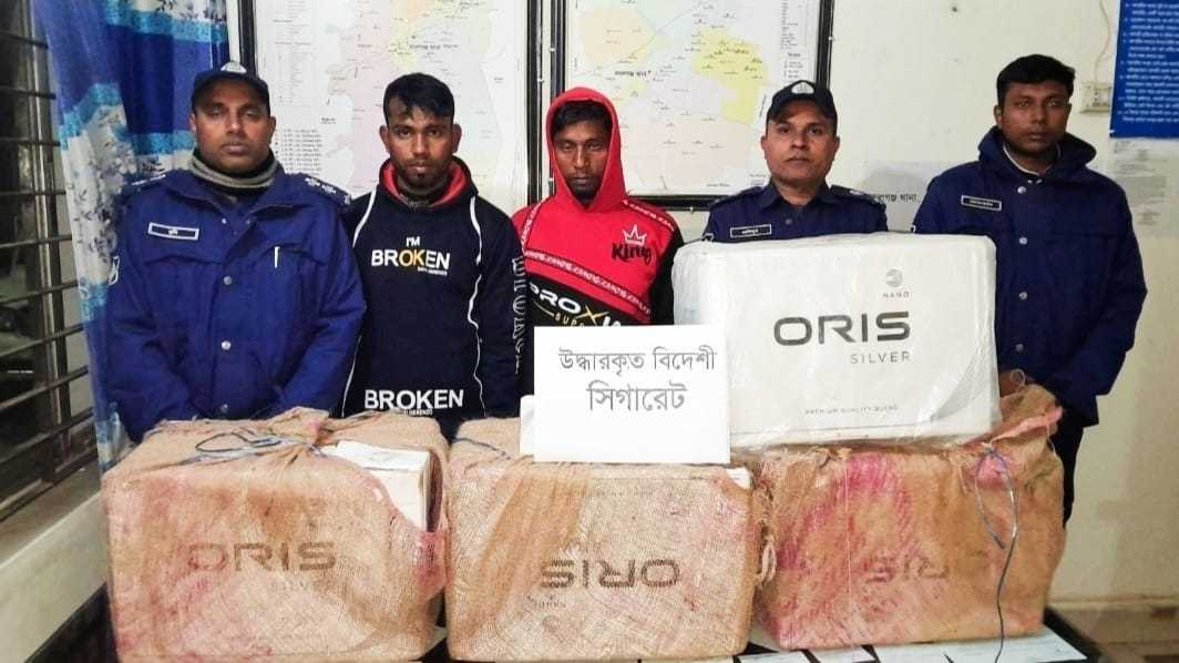 অবৈধপথে ৪০ হাজার শলাকা সিগারেটসহ আটক-২