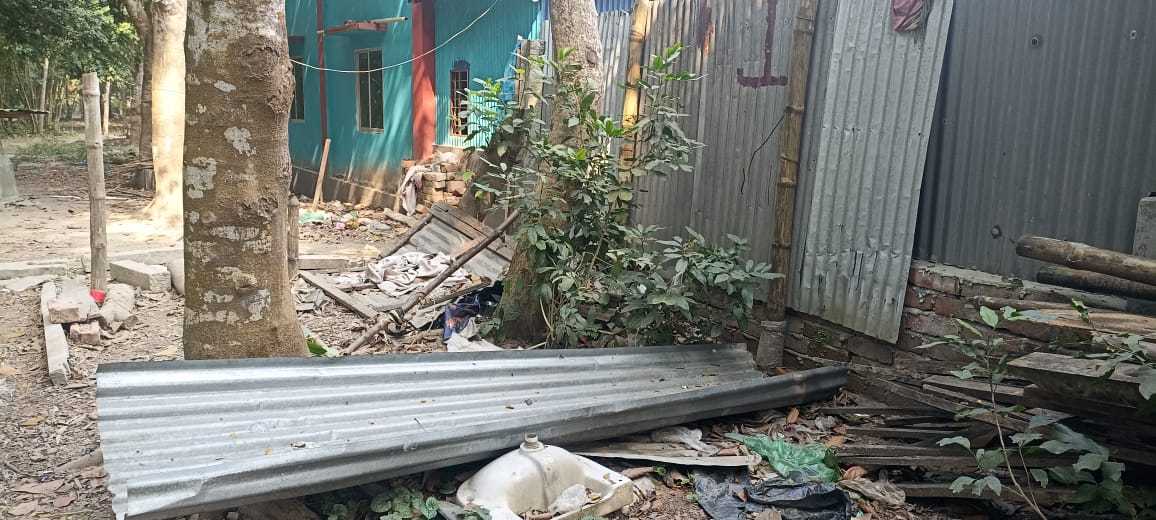 সদরপুরে তুচ্ছ ঘটনাকে কেন্দ্র করে বসত বাড়িতে হামলার অভিযোগ
