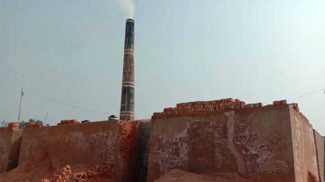 দিঘলিয়ায় পানি উন্নয়ন বোর্ডের জায়গা দখল করে নির্মাণ হয়েছে ইটভাটা অভিযোগ উঠেছে
