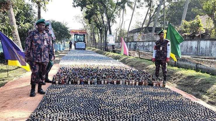 বিপুল পরিমাণ মাদকদ্রব্য ধ্বংস করেছে সাতক্ষীরা বিজিবি