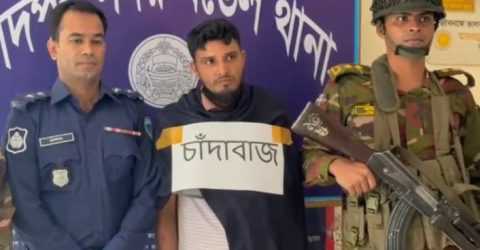চাঁদপুরে শীর্ষ চাঁদাবাজ, সন্ত্রাসী ও মাদকসম্রাট কাউসার মাল সেনাবাহিনীর হাতে আটক