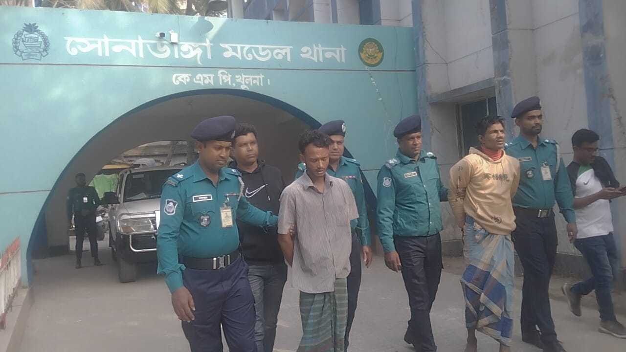 নগরীতে আন্তঃজেলা ডাকাত দলের লিডারসহ ২ জন আটক করেছে কেএমপি