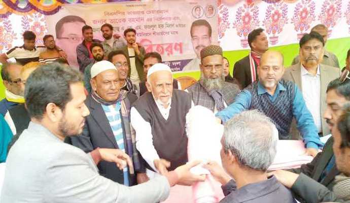 কালীগঞ্জে গরিব অসহায়দের মাঝে বিএনপির শীতবস্ত্র বিতরণ