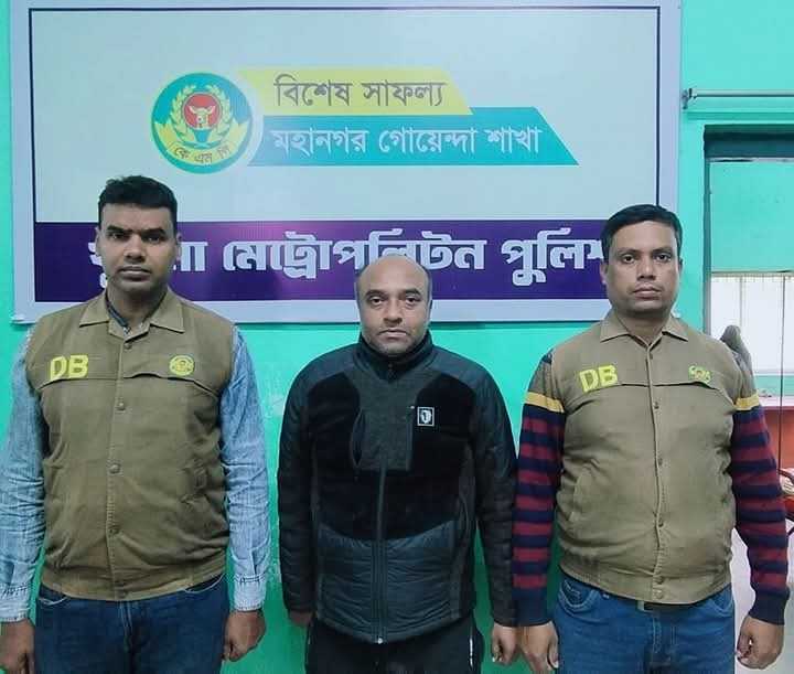 খুলনায় কেএমপি ডিবির অভিযানে শীর্ষ সন্ত্রাসী ও যুবলীগ নেতা হোয়াইট গ্রেফতার