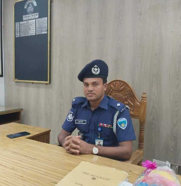 ফেনী-দাগনভূঁইয়া থানার ওসির হুঁশিয়ারি: ‘হয় চাঁদাবাজরা থাকবে, না হয় পুলিশ’
