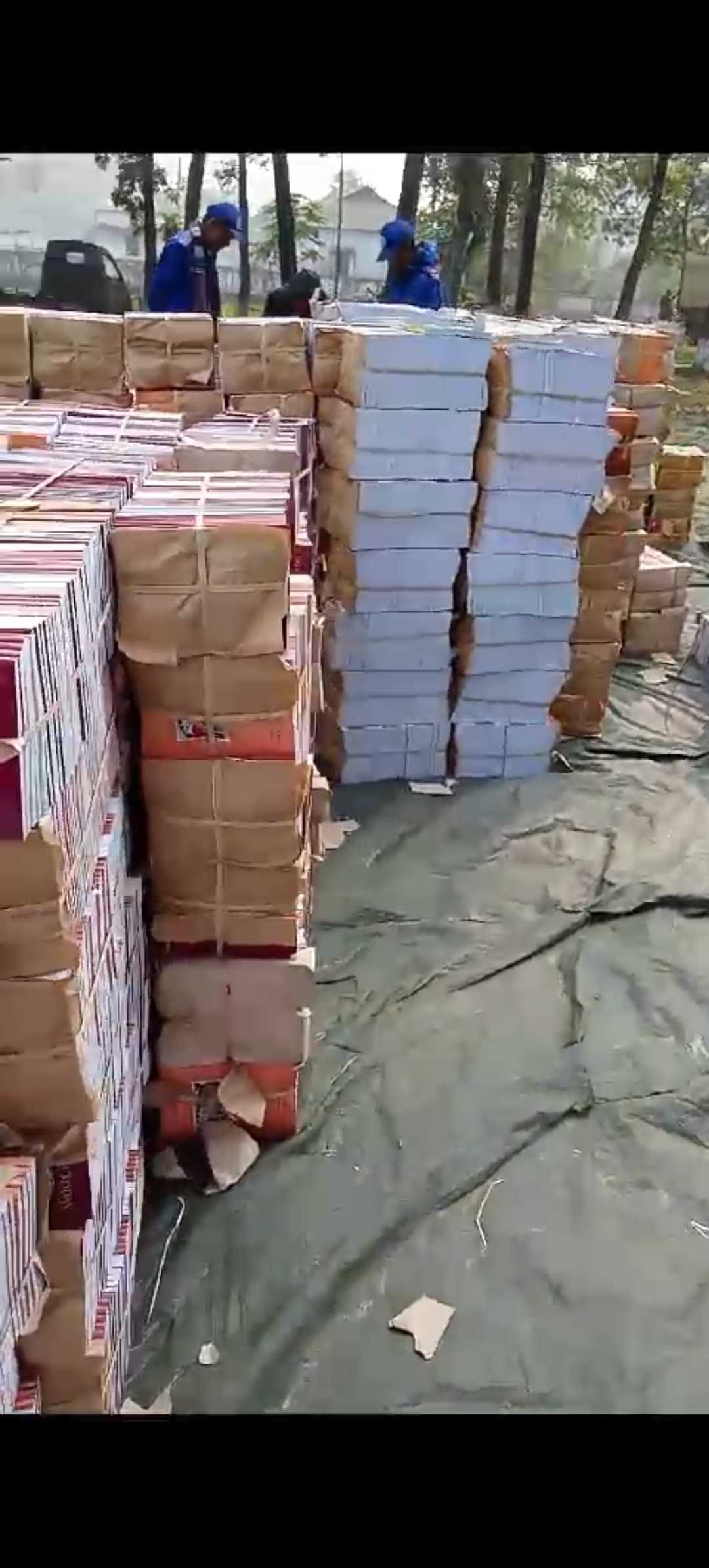 শেরপুরে ৯ হাজার বই জব্দ, আটক ১