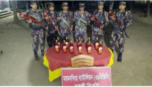 শেরপুরের ঝিনাইগাতীতে বিজিবির অভিযানে ১১ বোতল ভারতীয় মদ জব্দ