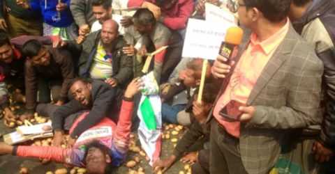 রাজশাহী মোহনপুরে কোল্ড স্টোর ভাড়া বৃদ্ধির প্রতিবাদে সভা অনুষ্ঠিত