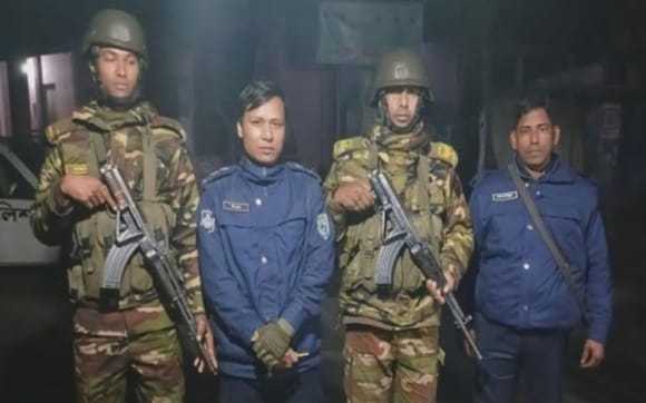 গঙ্গাচড়ায় কবরস্থান থেকে অস্ত্র উদ্ধার, তদন্তে যৌথ বাহিনী