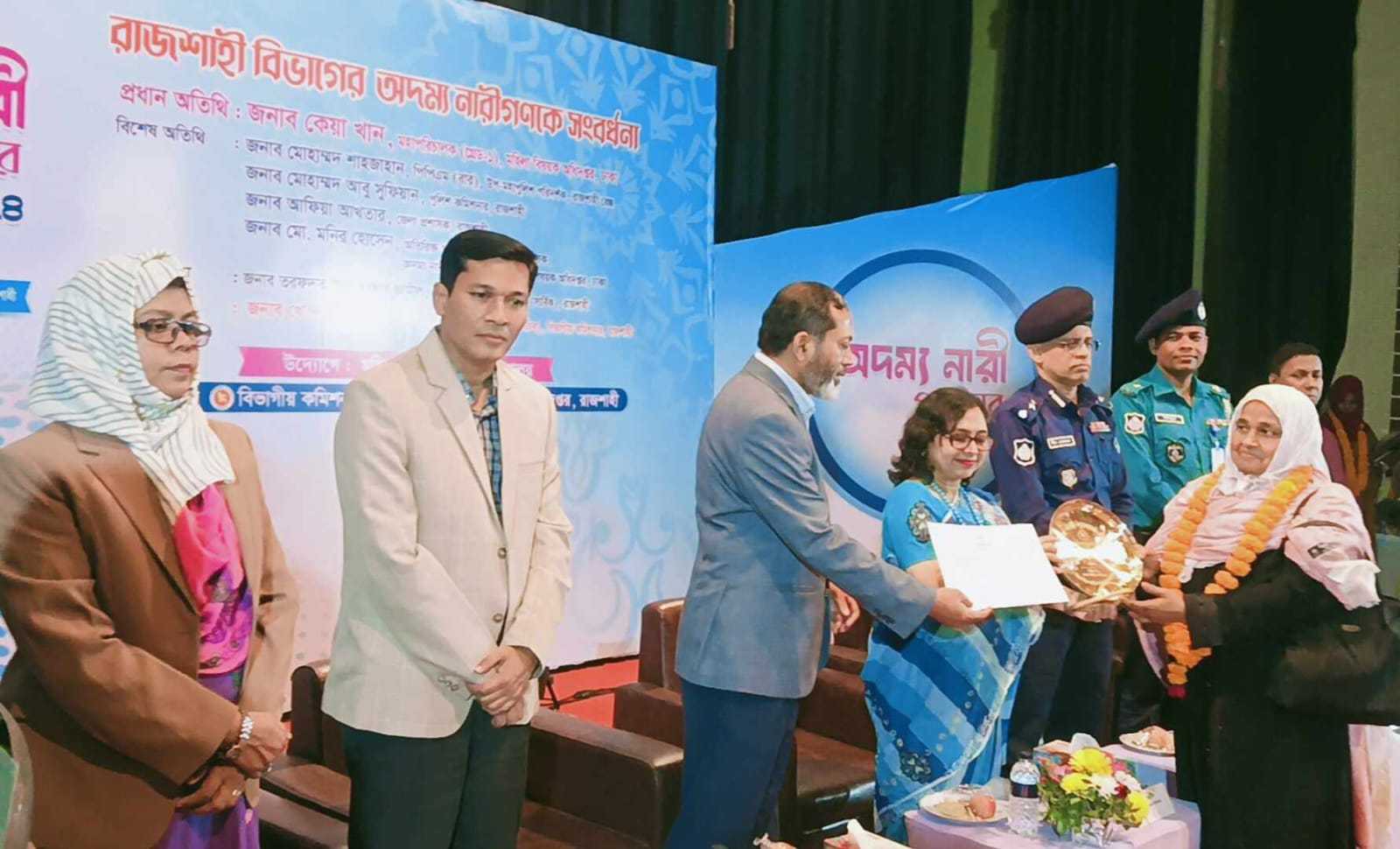 অদম্য নারী, বিভাগীয় সম্মাননা পেলেন সাংবাদিক তপুর মা আছিয়া