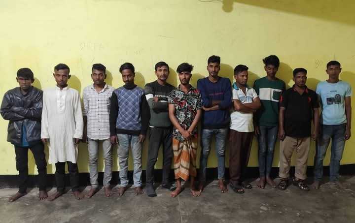 খুলনা নগরীতে “অপারেশন ডেভিল হান্ট অভিযানে”গ্রেফতার ১৩  