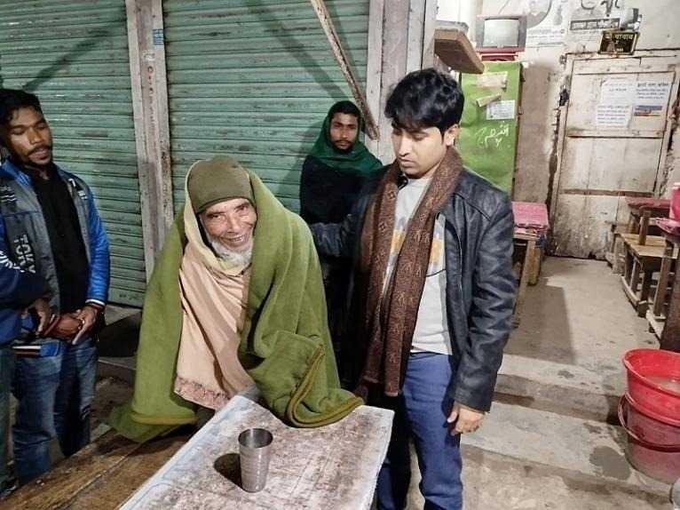 ভোলায় ইউএনও সজল চন্দ্র শীলের মানবিক উদ্যোগ: শীতার্তদের মাঝে কম্বল বিতরণ
