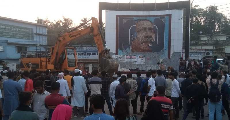 যশোরে ভাঙা হলো দেশের প্রথম ‘বঙ্গবন্ধু স্মৃতি ম্যুরাল’