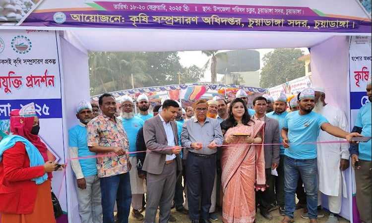 কৃষি প্রযুক্তি প্রদর্শন মেলার উদ্বোধন: তারুণ্যের উৎসব উপলক্ষে জেলা সদর উপজেলায়