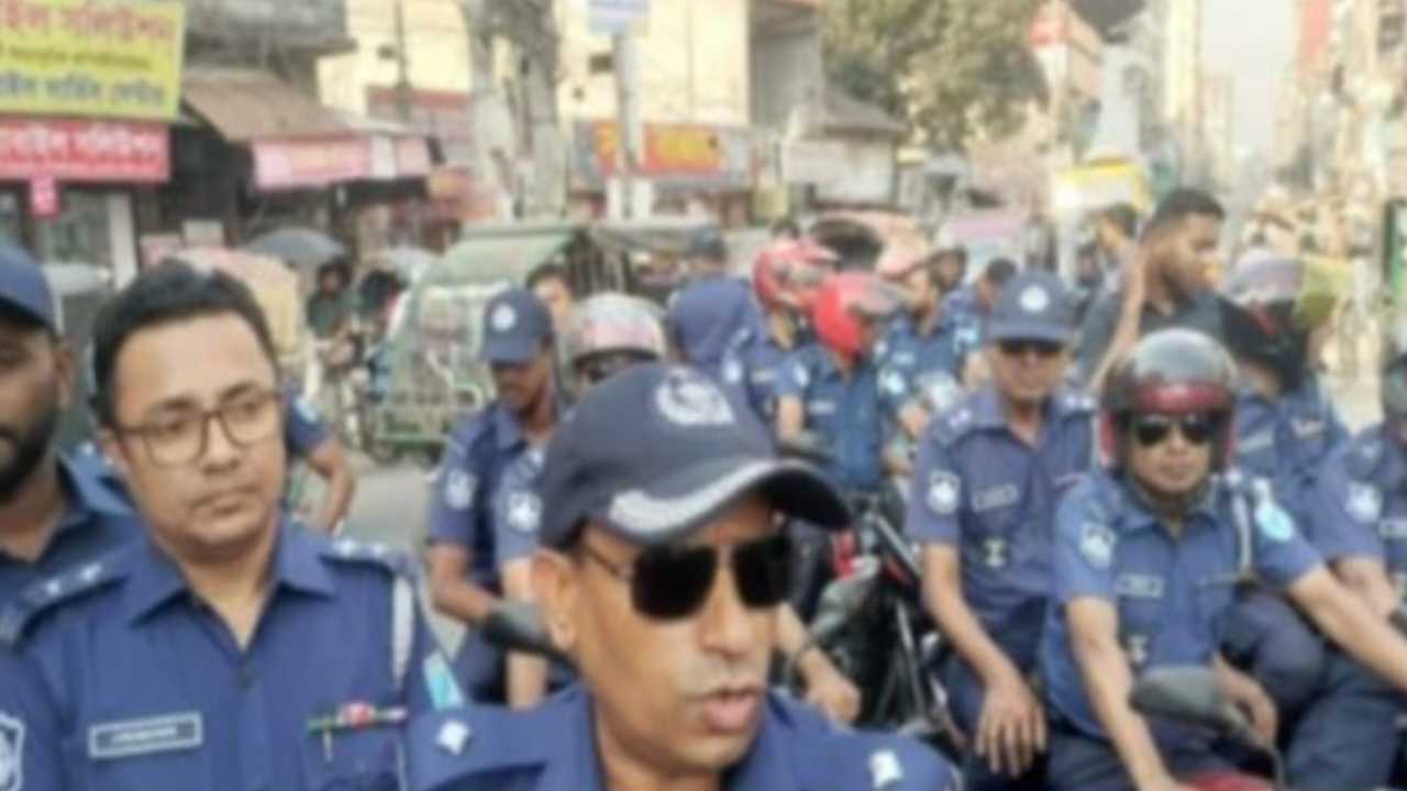 ঈদ সামনে রেখে ফরিদপুরে পুলিশের মহড়া, নিরাপত্তা ব্যবস্থা জোরদার