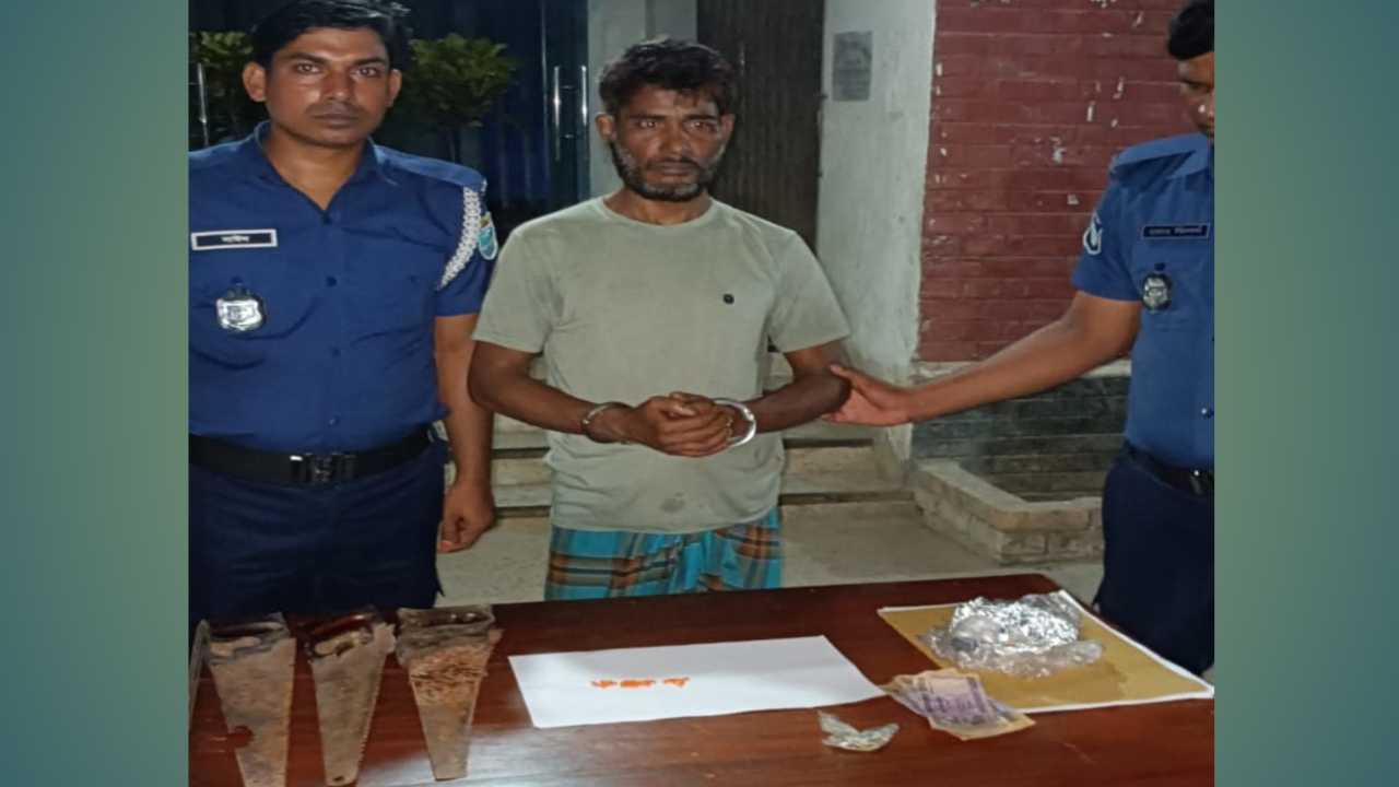 বোয়ালমারীতে যৌথবাহিনীর হাতে ইয়াবা ও নগদ টাকা সহ মাদককারবারি আটক।
