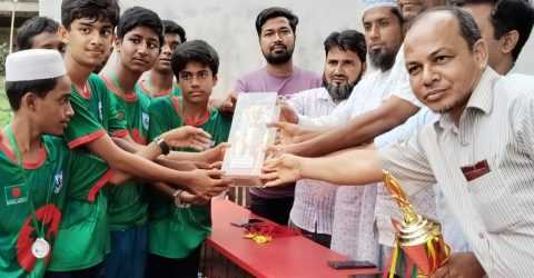 হোমনা ইসলামিয়া দাখিল মাদ্রাসায় মিনিবার ফুটবল টুর্নামেন্টের জমজমাট ফাইনাল অনুষ্ঠিত।