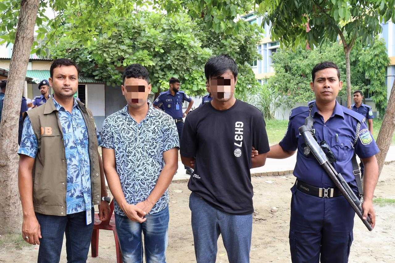 শেরপুরে টিআরসি পদে লিখিত পরীক্ষায় প্রক্সি দিতে এসে ৩ জন ভুয়া পরীক্ষার্থী আটক।