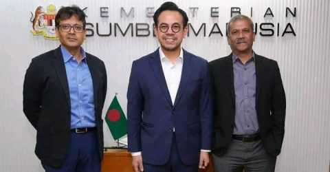 মালয়েশিয়ার মানবসম্পদ মন্ত্রী, ওয়াইবি স্টিভেন সিম চি কেয়ং-এর সাথে সৌজন্য সাক্ষাৎ করেন উপদেষ্টা,ড,আসিফ নাজরুল।