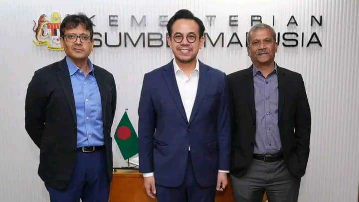 মালয়েশিয়ার মানবসম্পদ মন্ত্রী, ওয়াইবি স্টিভেন সিম চি কেয়ং-এর সাথে সৌজন্য সাক্ষাৎ করেন উপদেষ্টা,ড,আসিফ নাজরুল।