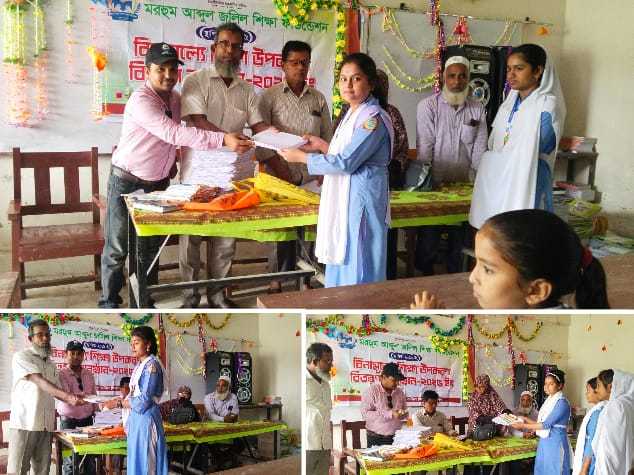 অর্থনৈতিকভাবে পিছিয়ে পরা ছাত্র-ছাত্রীর মাঝে বিনামূল্যে শিক্ষা উপকরণ বিতরণ।