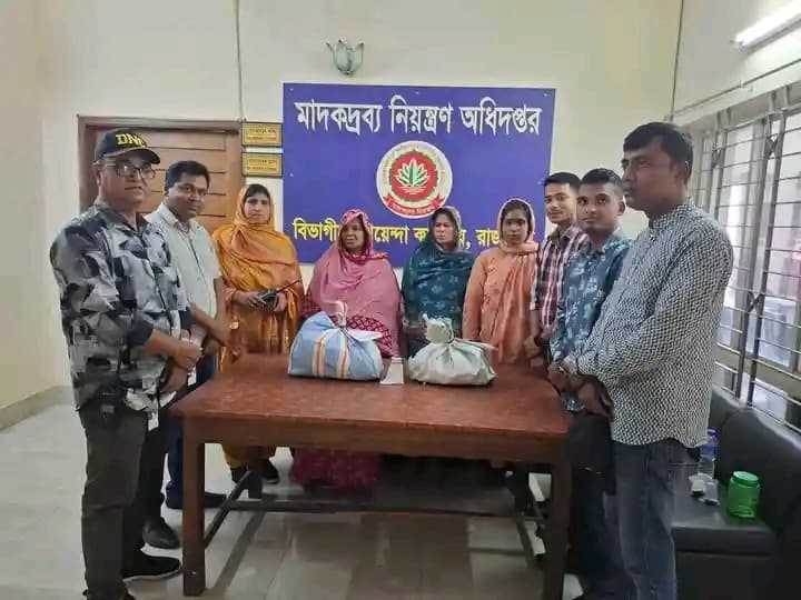 গোমস্তাপুরে হেরোইন ও গাজাসহ তালিকাভূক্ত মাদক ব্যবসায়ী গ্রেফতার।