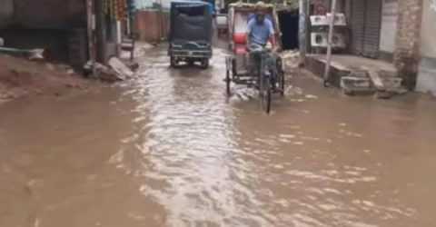 পলাশবাড়ী পৌরসভায় উন্নয়নের নামে অপরিকল্পিত ড্রেনেজ নির্মাণ পানি প্রবাহে বিঘ্ন