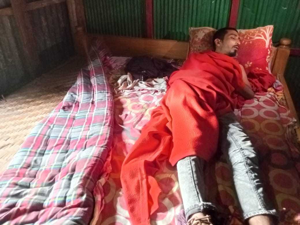 মাদকাসক্ত ছেলেকে শিকলে বাঁধলেন মা-বাবা
