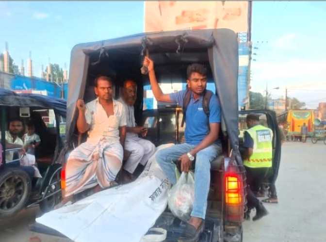 গোবিন্দগঞ্জে সড়ক দুর্ঘটনায় প্রাণ হারালো রিকশা চালক মিলন