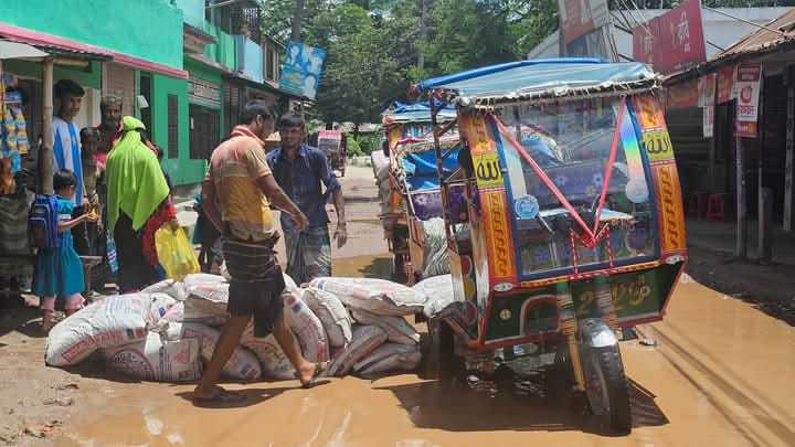 গফরগাঁও পাগলায় কান্দিপাড়া বাজারের রাস্তা বেহাল অবস্থা