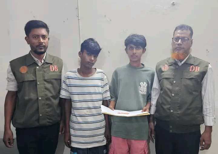 ঝালকাঠিতে ডিবির অভিযানে ইয়াবাসহ দুই কিশোর আটক 