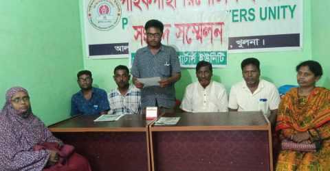 পাইকগাছায় ভিজিএফের চাউল বিতরণে ভুল তথ্য প্রচারের প্রতিবাদে ইউনিয়ন পরিষদের পক্ষ থেকে প্যানেল চেয়ারম্যানের সংবাদ সম্মেলন