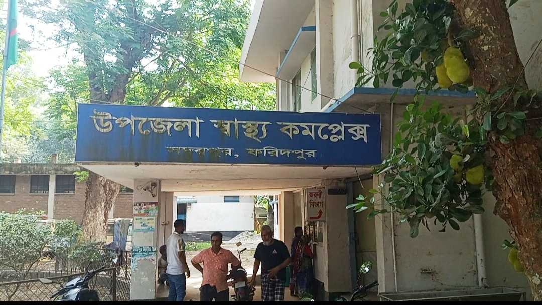সদরপুরে জমি সংক্রান্ত বিরোধে নারীসহ পরিবারের উপর সন্ত্রাসী হামলা ও লুটপাটের অভিযোগ,আহত- ৪