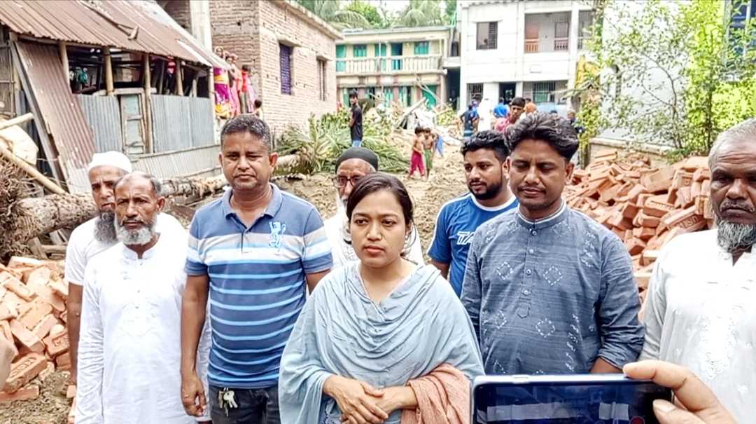 উন্নয়নমূলক কর্মকাণ্ডে বাধা সৃষ্টিকারী অবৈধ স্থাপনা উচ্ছেদ করেছে ভ্রাম্যমাণ আদালত।