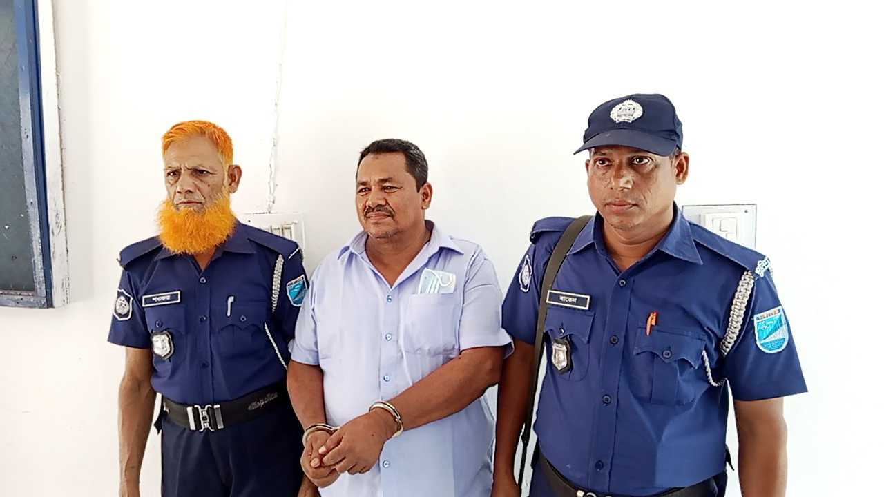 সদরপুরে স্কুলছাত্রীর যৌন হয়রানির অভিযোগে শিক্ষক গ্রেফতার