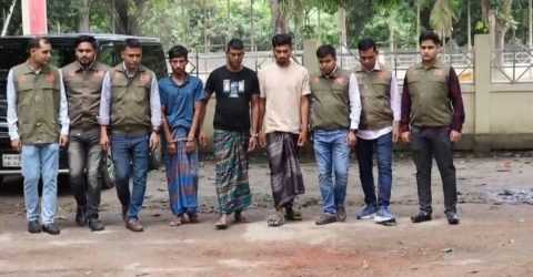 ঢাকা-টাঙ্গাইল-যমুনা সেতু মহাসড়কে বাস ডাকাতি ও শ্লীলতাহানী: আন্তঃজেলার ৩ ডাকাত গ্রেফতার 