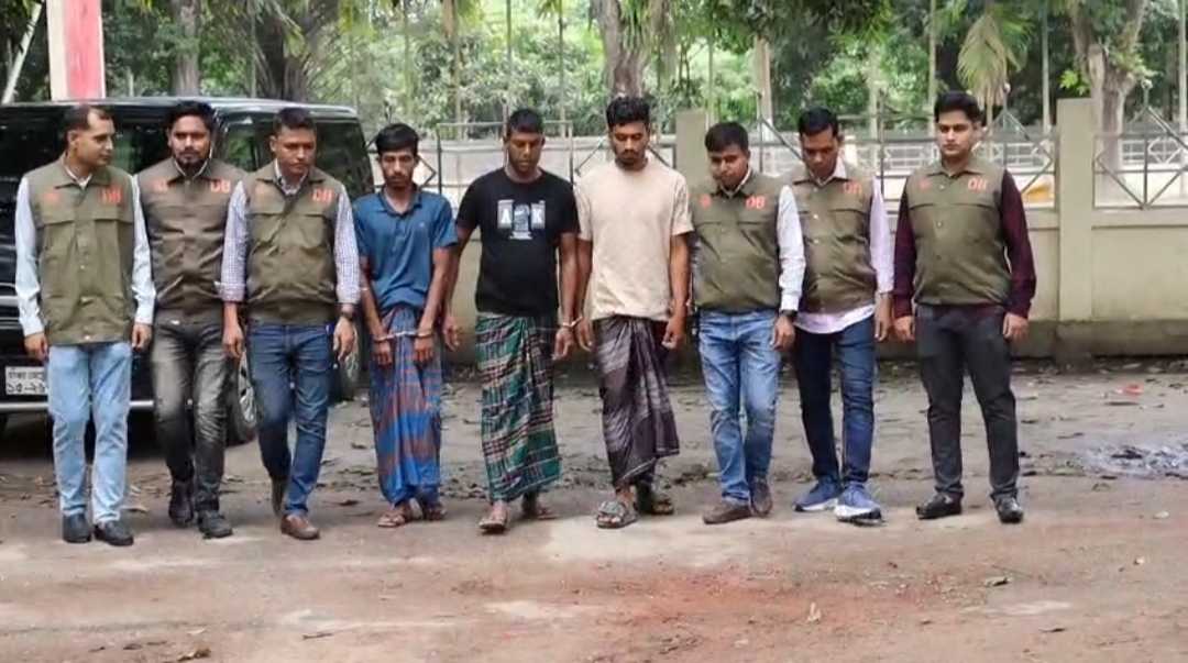 ঢাকা-টাঙ্গাইল-যমুনা সেতু মহাসড়কে বাস ডাকাতি ও শ্লীলতাহানী: আন্তঃজেলার ৩ ডাকাত গ্রেফতার 