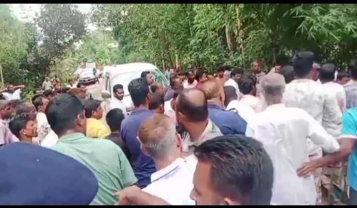 পরিবেশ উপদেষ্টার গাড়ি বহরে থাকা সাংবাদিকদের উপর হামলা,আহত ৬