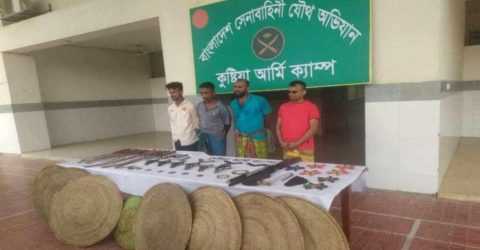 কুষ্টিয়ায় সেনা অভিযানে সন্ত্রাসী লিপটন ও তার তিন সহযোগী আটক