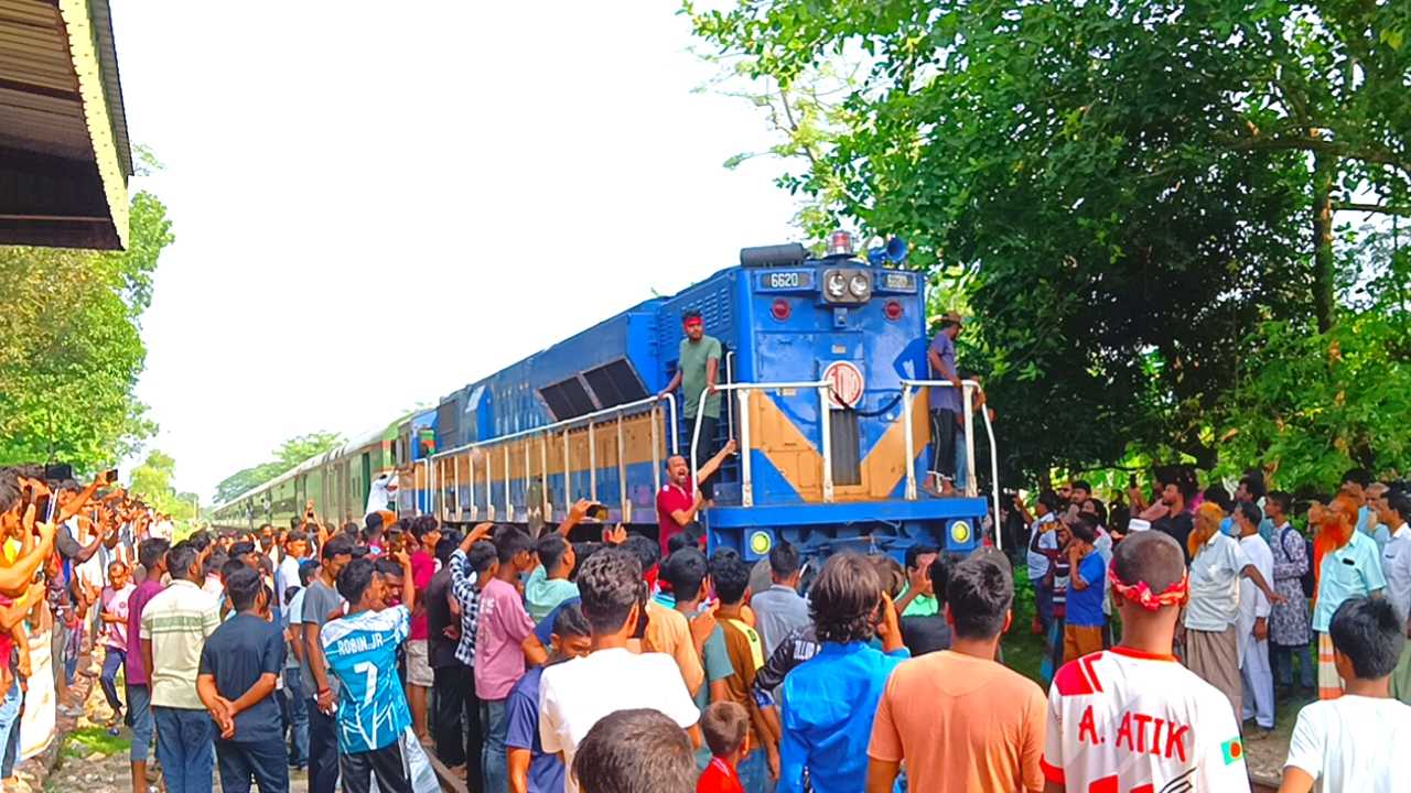 আড়াই ঘণ্টা পর রাজশাহীর সঙ্গে সারা দেশের ট্রেন চলাচল শুরু।