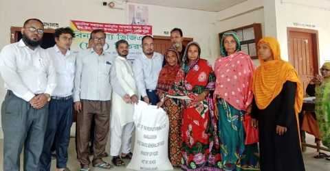 পীরগাছায় হতদরিদ্রদের মাঝে ভিজিএফ চাল বিতরণ