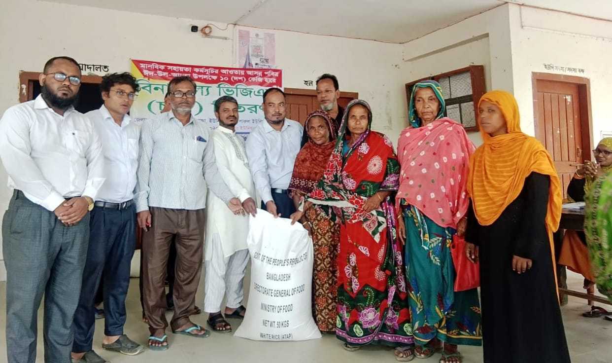 পীরগাছায় হতদরিদ্রদের মাঝে ভিজিএফ চাল বিতরণ