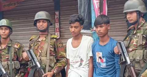 ভালুকায় খেলনা পিস্তল দেখিয়ে দোকানে চাঁদাবাজি,আটক ২