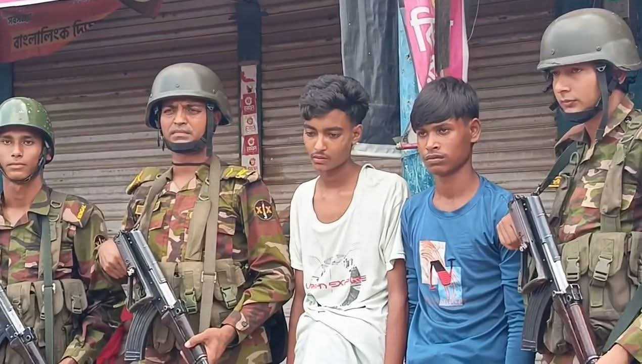 ভালুকায় খেলনা পিস্তল দেখিয়ে দোকানে চাঁদাবাজি,আটক ২