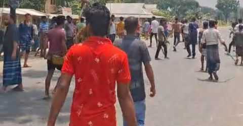ময়মনসিংহ জেলা মোটরযান কর্মচারী ইউনিয়নে নতুন কমিটির গঠনের জেরে দুই পক্ষের সংঘর্ষ।