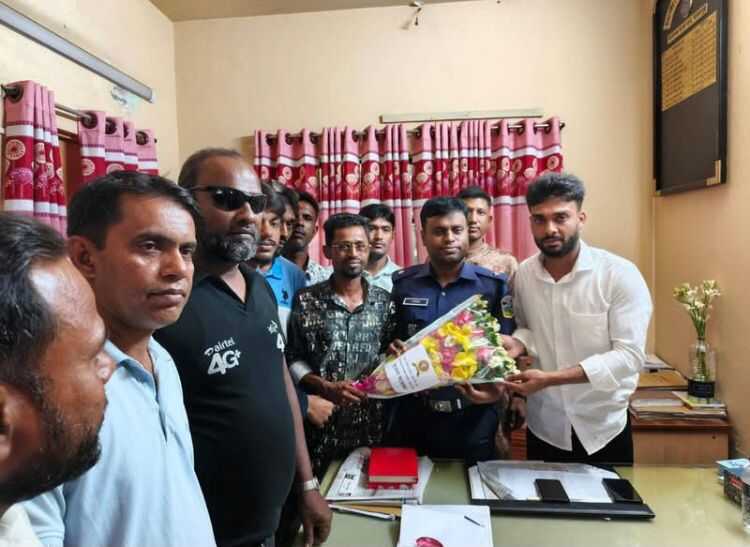 মাদারগঞ্জ থানার নতুন ওসিকে জেডসিএফ-এর ফুলেল শুভেচ্ছা ও সৌজন্য সাক্ষাৎ