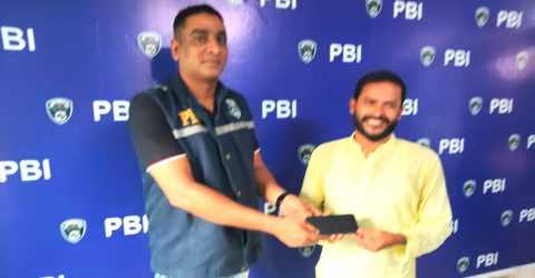 সাংবাদিক এম.এম কামালের চুরি হওয়া স্মার্ট মোবাইল উদ্ধার করছেন পিবিআই পুলিশ