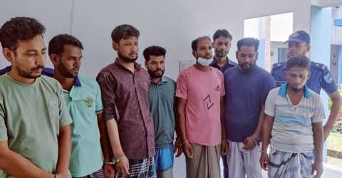 সদরপুরে যৌথবাহিনীর অভিযানে আটক ১৩
