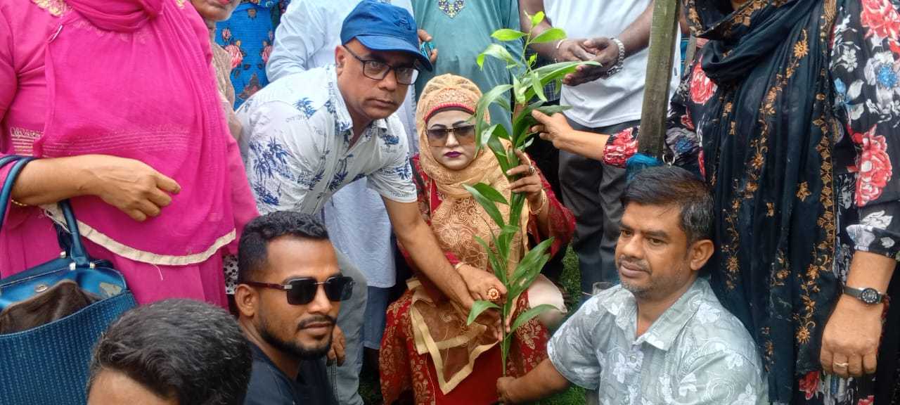 পরিবেশের ভারসাম্য রক্ষায় টাঙ্গাইলে বিভিন্ন স্কুল কলেজে বিনামূল্যে গাছের চারা বিতরণ