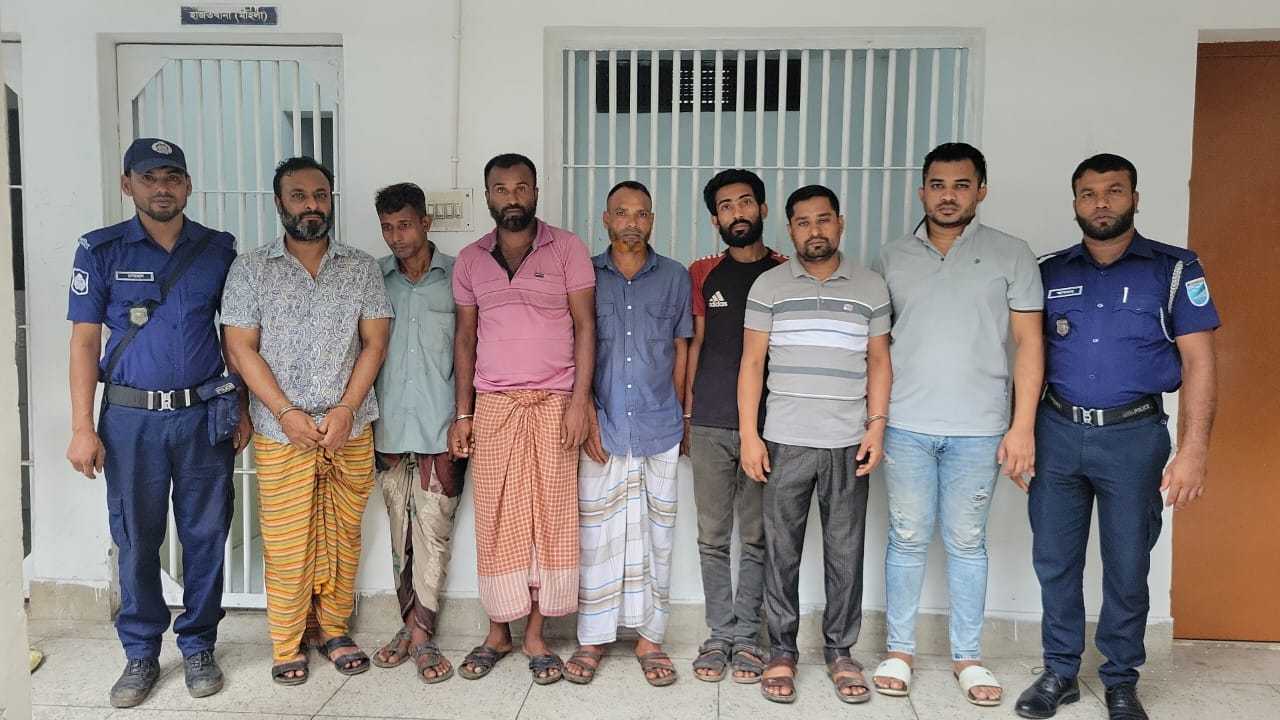 আশুলিয়ায় বিশেষ অভিযানে সন্ত্রাসী চাঁদাবাজসহ ১০ জনকে গ্রেফতার!